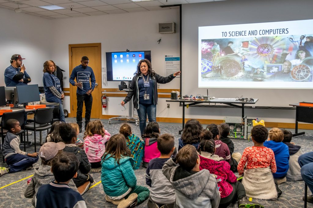 Tammy Campbell and the Berkeley Lab IT Division User Support group leading a computer workshop for second grade elementary students. (Credit: Berkeley Lab)